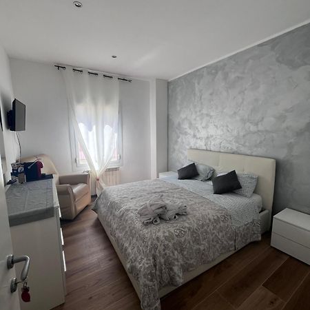 La Casa Del Giglio Hotel Албенга Екстериор снимка
