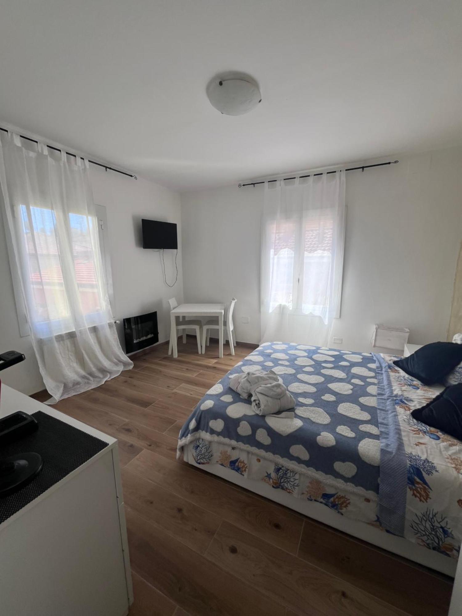 La Casa Del Giglio Hotel Албенга Екстериор снимка