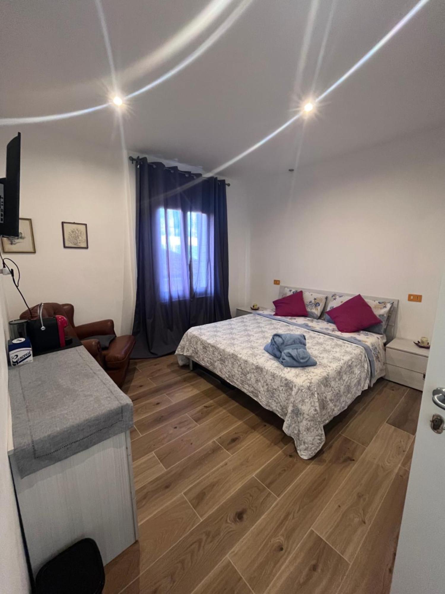 La Casa Del Giglio Hotel Албенга Екстериор снимка