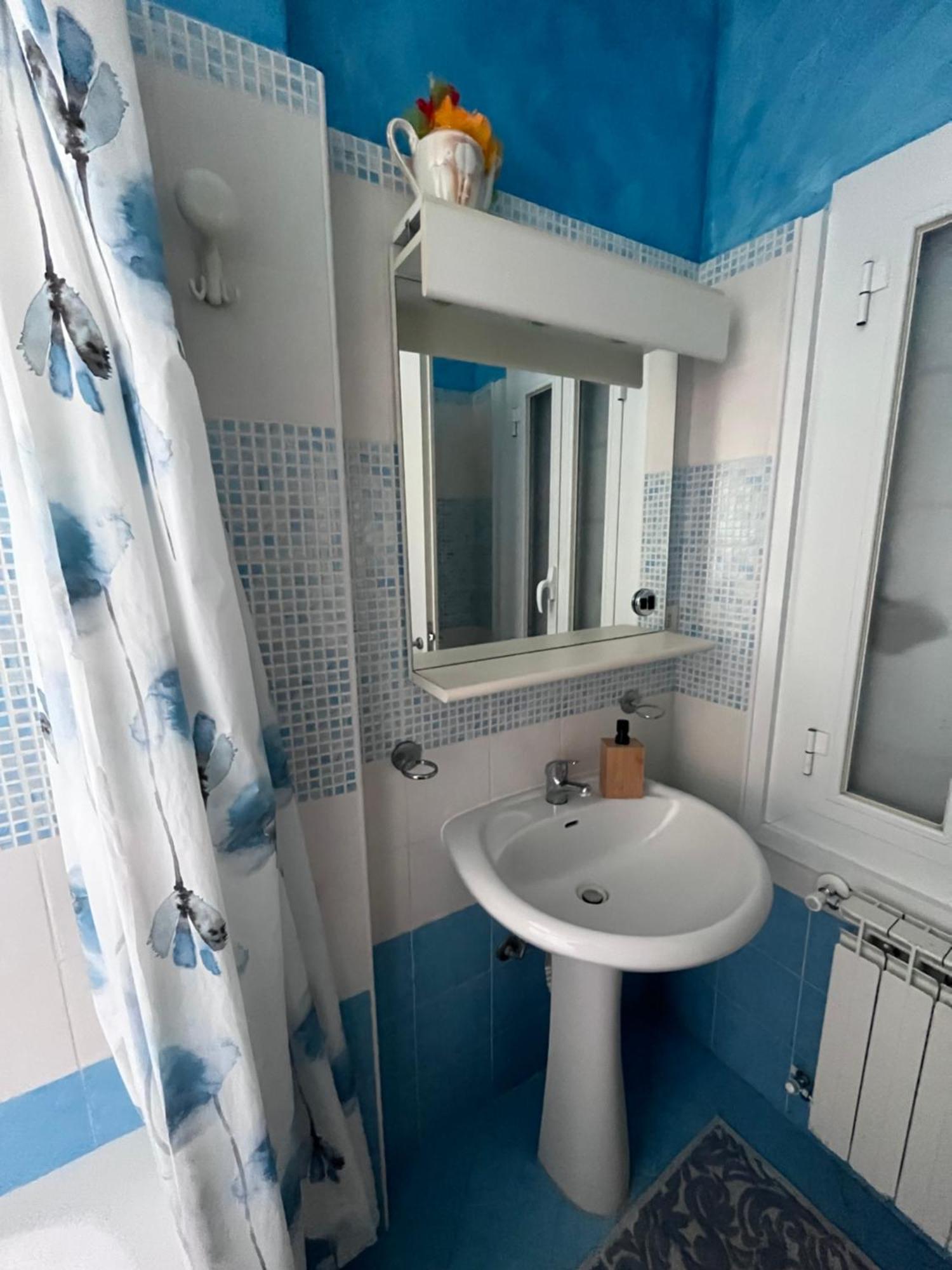 La Casa Del Giglio Hotel Албенга Екстериор снимка